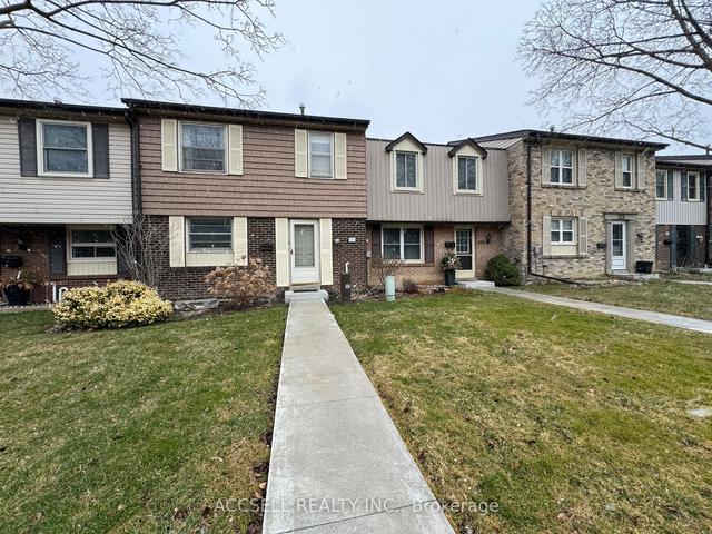 50 - 137 Palmdale Dr, Townhouse with 3 bedrooms, 2 bathrooms and 1 parking in Toronto ON | Image 1