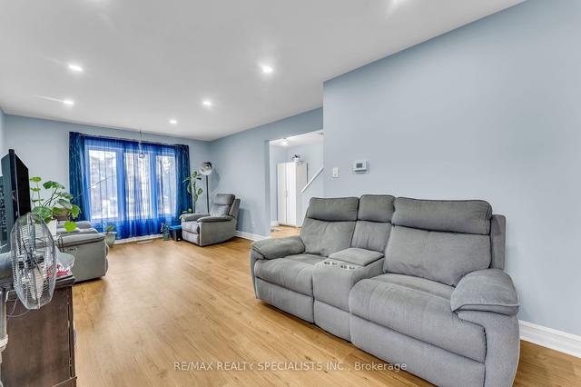 35 Flamingo Cres, House semidetached with 4 bedrooms, 2 bathrooms and 4 parking in Brampton ON | Image 30