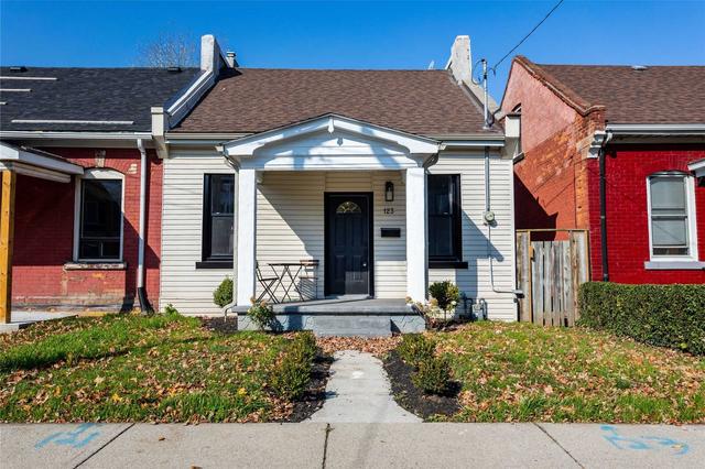 123 East Ave N, House semidetached with 3 bedrooms, 1 bathrooms and 3 parking in Hamilton ON | Image 1