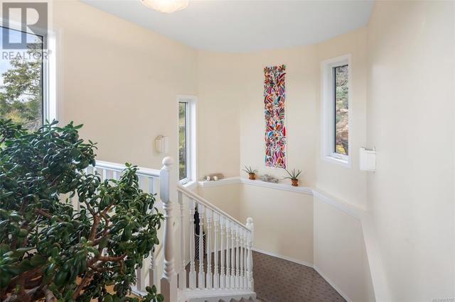 1357/1359 Bond St, House detached with 4 bedrooms, 3 bathrooms and 3 parking in Victoria BC | Image 10