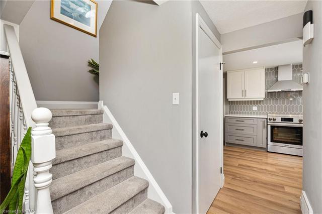 309b Northlake Drive, House semidetached with 3 bedrooms, 1 bathrooms and 2 parking in Waterloo ON | Image 5