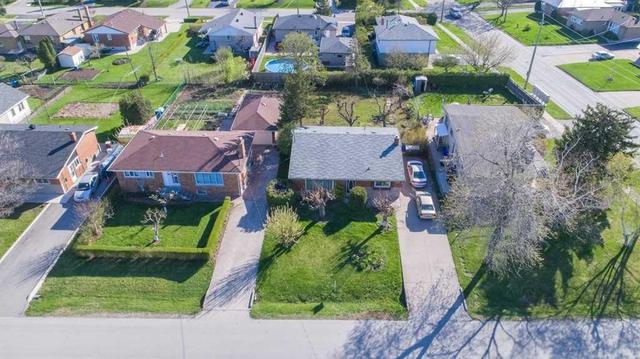 392 Weighton Dr, House detached with 3 bedrooms, 2 bathrooms and 3 parking in Oakville ON | Image 9
