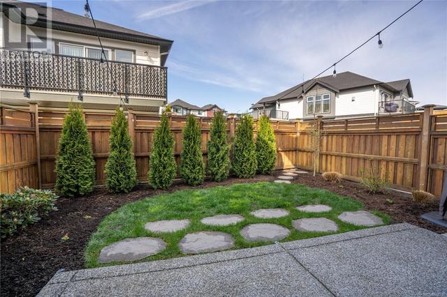 2816 Lunar Crt, House attached with 3 bedrooms, 4 bathrooms and 2 parking in Langford BC | Image 27