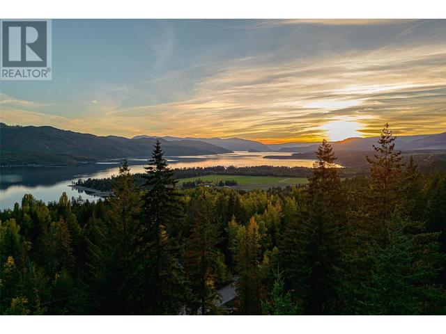 7418 Crowfoot Drive, House detached with 4 bedrooms, 3 bathrooms and null parking in Columbia Shuswap F BC | Image 43