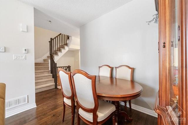 419 Haresfield Court, Townhouse with 3 bedrooms, 3 bathrooms and 3 parking in Ottawa ON | Image 3