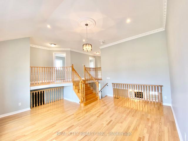 upper - 2 Wandering Trail Dr, House detached with 4 bedrooms, 3 bathrooms and 3 parking in Brampton ON | Image 9