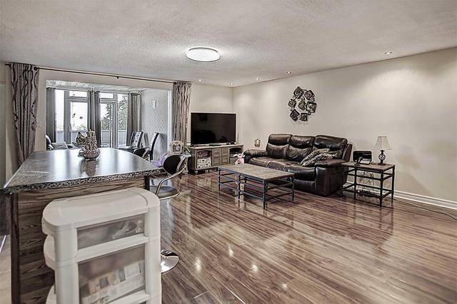 316 - 3025 The Credit Woodlands Dr, Condo with 4 bedrooms, 2 bathrooms and 1 parking in Mississauga ON | Image 3