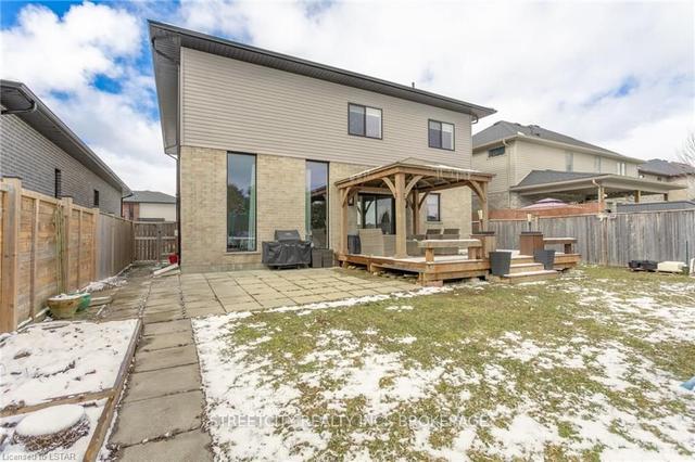 1221 Eagletrace Crt, House detached with 3 bedrooms, 3 bathrooms and 4 parking in London ON | Image 30