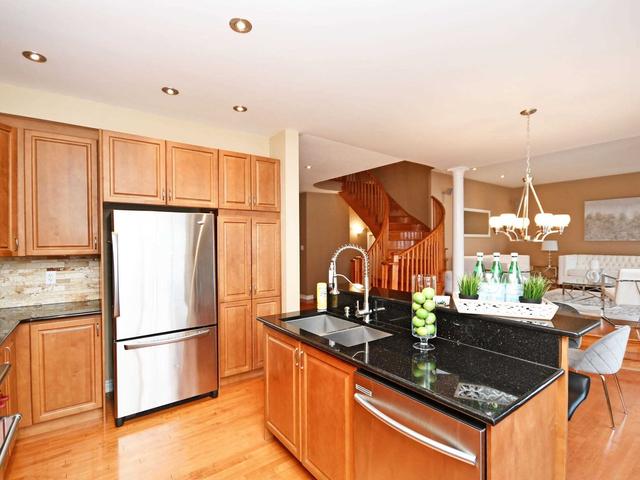 37 Stoneylake Ave, House detached with 5 bedrooms, 5 bathrooms and 6 parking in Brampton ON | Image 4