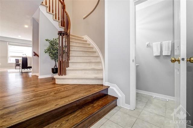 950 Klondike Road, Townhouse with 3 bedrooms, 3 bathrooms and 3 parking in Ottawa ON | Image 3
