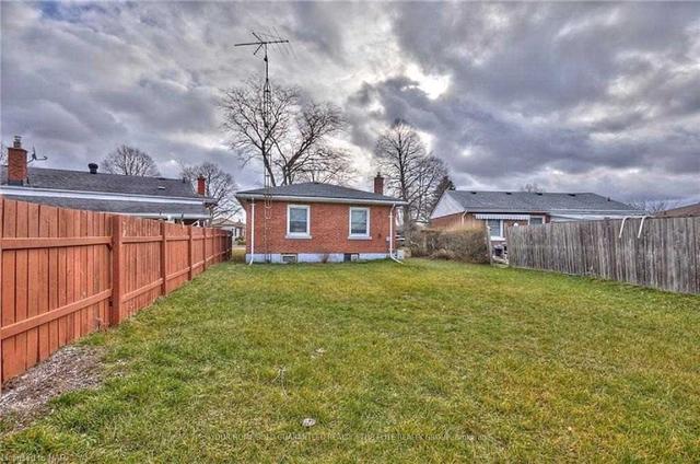 lower - 7610 Wilson Cres, House detached with 2 bedrooms, 1 bathrooms and 2 parking in Niagara Falls ON | Image 10