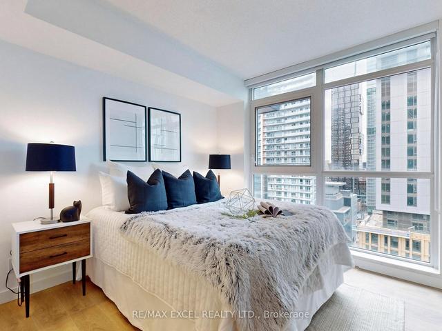 2107 - 38 Widmer St, Condo with 2 bedrooms, 2 bathrooms and 0 parking in Toronto ON | Image 3