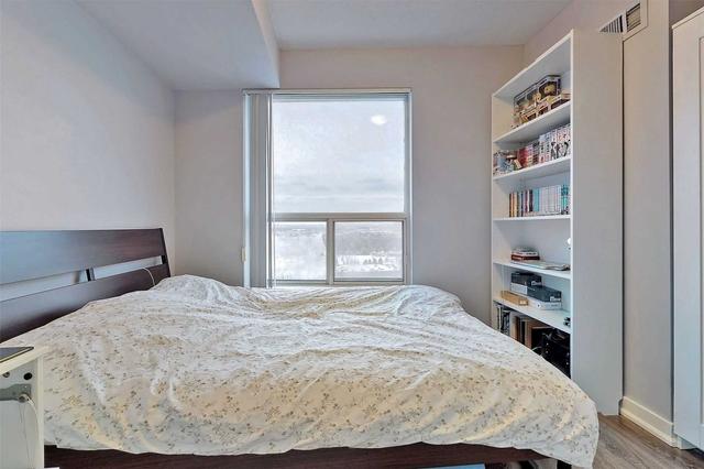 2602 - 36 Lee Centre Dr, Condo with 2 bedrooms, 1 bathrooms and 1 parking in Toronto ON | Image 7