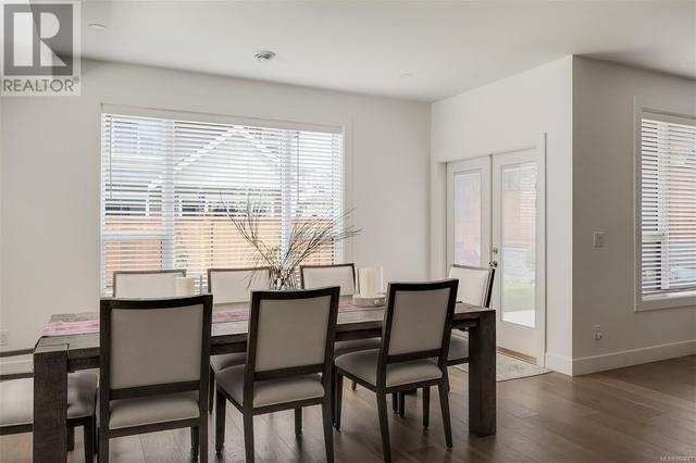 Sunny 14+ ft dinning area, perfect for entertaining | Image 23