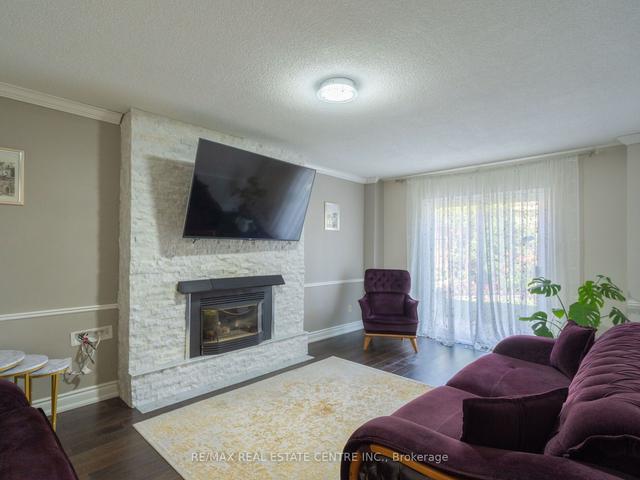 1442 Winterbourne Dr, House detached with 4 bedrooms, 4 bathrooms and 6 parking in Oakville ON | Image 3