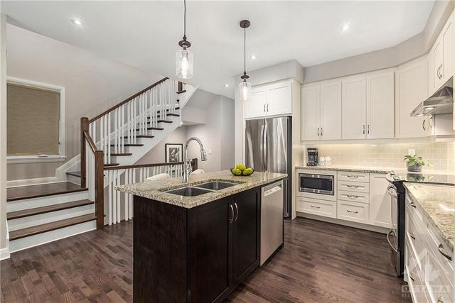 466 Kilspindie Ridge, Townhouse with 3 bedrooms, 3 bathrooms and 2 parking in Ottawa ON | Image 7