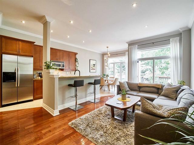39 Saint George St, House detached with 3 bedrooms, 4 bathrooms and 2 parking in Toronto ON | Image 4