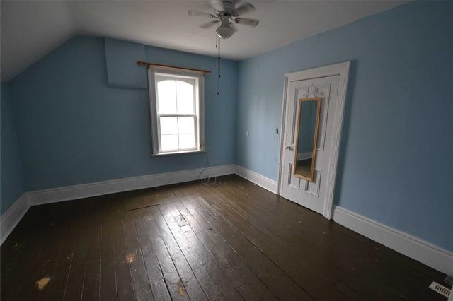 321 Main St E, House detached with 3 bedrooms, 2 bathrooms and 10 parking in Shelburne ON | Image 3