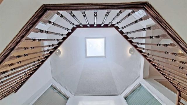 1359 Saddler Circ, House detached with 4 bedrooms, 4 bathrooms and 4 parking in Oakville ON | Image 11