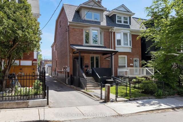 259 Crawford St, House semidetached with 3 bedrooms, 4 bathrooms and 0 parking in Toronto ON | Image 1