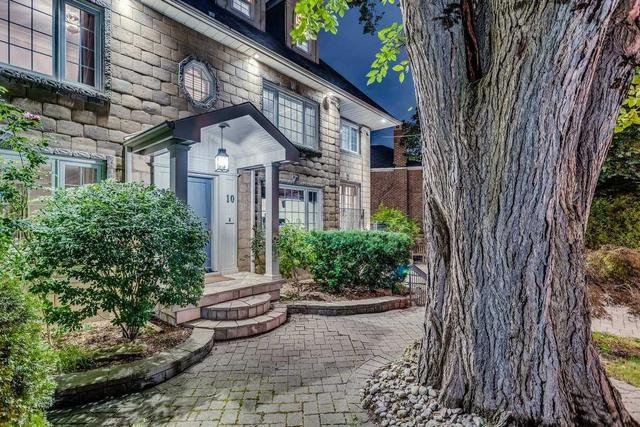 10 Old Mill Terr, House detached with 5 bedrooms, 4 bathrooms and 5 parking in Toronto ON | Image 23