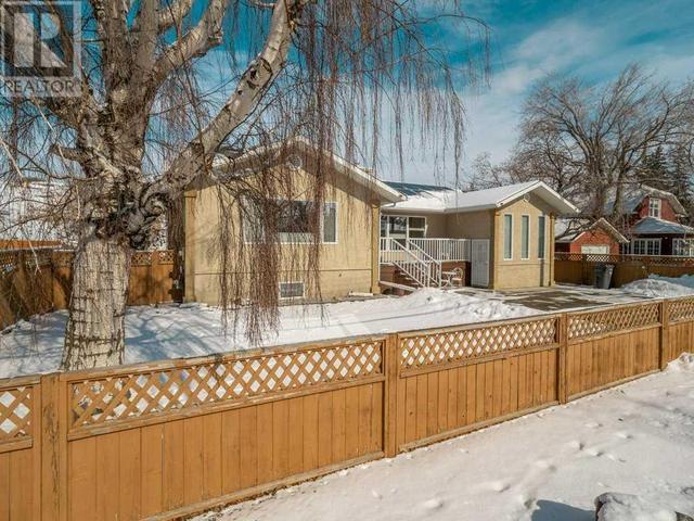 689 Frederick Street, House detached with 3 bedrooms, 3 bathrooms and 4 parking in Pincher Creek AB | Image 2
