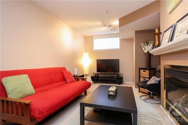 409 Hillsboro Private, Townhouse with 3 bedrooms, 3 bathrooms and 2 parking in Ottawa ON | Image 25