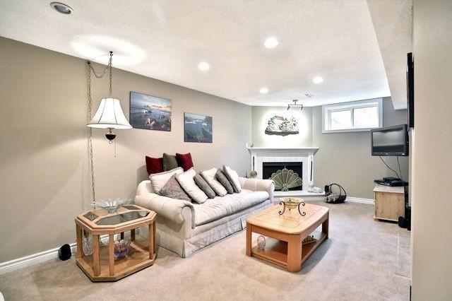 1215 Cottonwood Cres, House attached with 3 bedrooms, 3 bathrooms and 1 parking in Oakville ON | Image 15