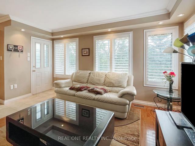 2378 Nichols Dr, House semidetached with 3 bedrooms, 4 bathrooms and 3 parking in Oakville ON | Image 3