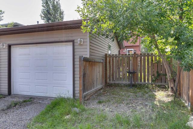 6924 Coach Hill Road Sw, Home with 3 bedrooms, 1 bathrooms and 1 parking in Calgary AB | Image 32