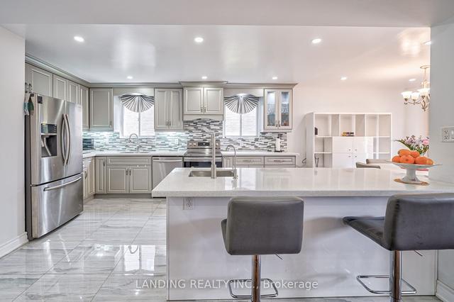 52 Yatesbury Rd, House semidetached with 4 bedrooms, 4 bathrooms and 6 parking in Toronto ON | Image 3