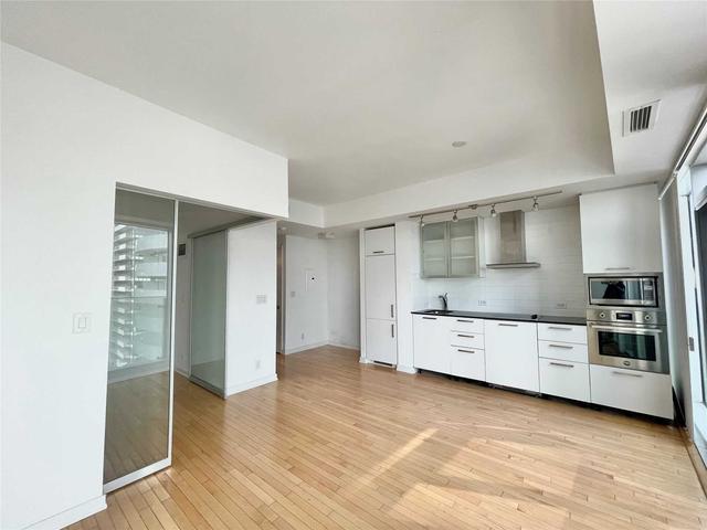 3311 - 12 York St, Condo with 1 bedrooms, 1 bathrooms and 0 parking in Toronto ON | Image 10