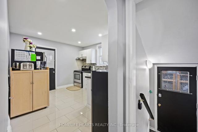 12 Hollywood St S, House detached with 3 bedrooms, 2 bathrooms and 4 parking in Hamilton ON | Image 12