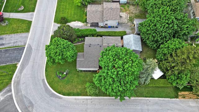 15 Webster Dr, House detached with 3 bedrooms, 2 bathrooms and 5 parking in Aurora ON | Image 26