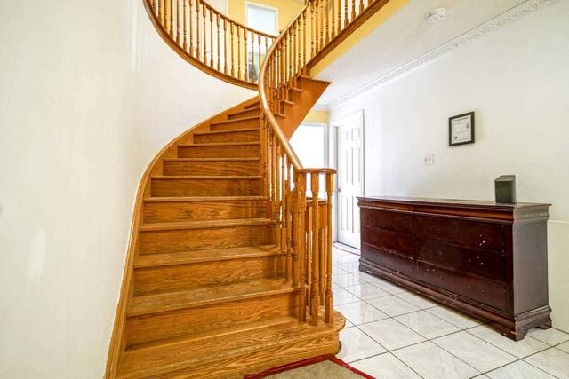 20 Muskoka St, House detached with 5 bedrooms, 4 bathrooms and 4 parking in Brampton ON | Image 2