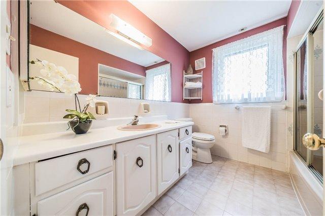 34 Butterfield Dr, House detached with 5 bedrooms, 4 bathrooms and 4 parking in Toronto ON | Image 16