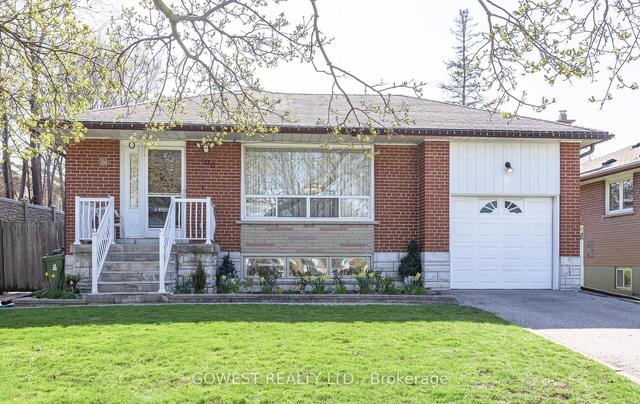 106 Wellesworth Dr, House detached with 3 bedrooms, 2 bathrooms and 3 parking in Toronto ON | Image 1