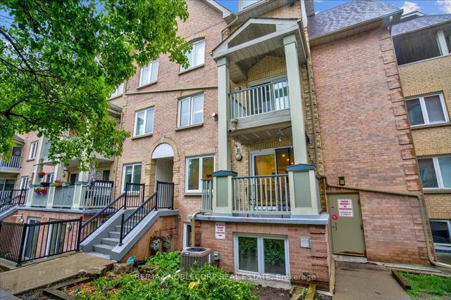 742 - 75 Weldrick Rd E, Townhouse with 2 bedrooms, 2 bathrooms and 2 parking in Richmond Hill ON | Image 1