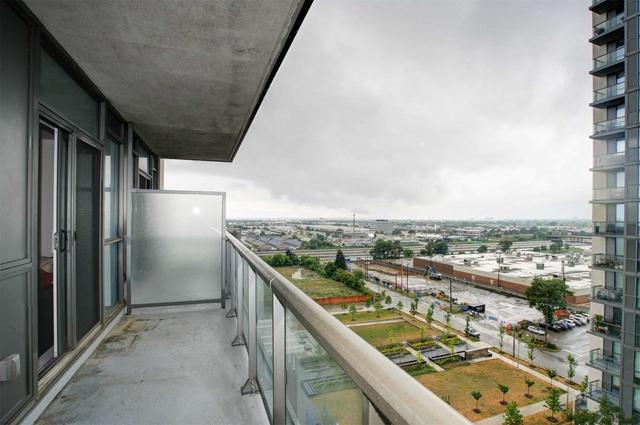 1011 - 17 Zorra St, Condo with 1 bedrooms, 2 bathrooms and 1 parking in Toronto ON | Image 11