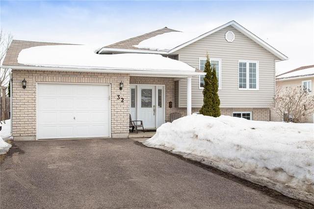 32 Highland Park Drive, House detached with 4 bedrooms, 2 bathrooms and 4 parking in Petawawa ON | Image 1