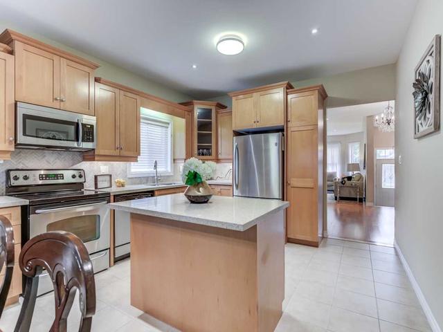 719 Coldstream Dr, House detached with 2 bedrooms, 3 bathrooms and 4 parking in Oshawa ON | Image 15
