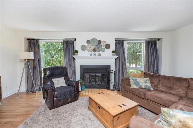 6633 Bilberry Drive, Townhouse with 3 bedrooms, 3 bathrooms and 3 parking in Ottawa ON | Image 11