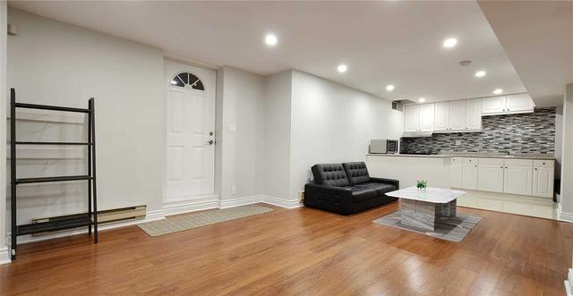231 Valleymede Dr, House detached with 1 bedrooms, 1 bathrooms and 1 parking in Richmond Hill ON | Image 2