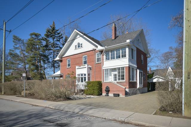 397 Trafalgar Rd, House detached with 4 bedrooms, 4 bathrooms and 5 parking in Oakville ON | Image 1