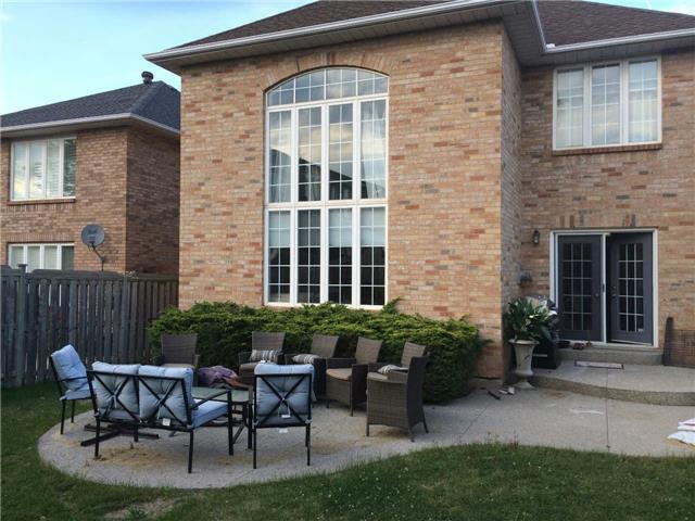 2082 Rosemount Cres, House detached with 4 bedrooms, 4 bathrooms and 4 parking in Oakville ON | Image 2