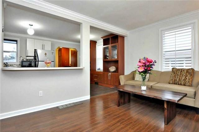 129 Morgan Ave, House detached with 2 bedrooms, 2 bathrooms and 6 parking in Markham ON | Image 3