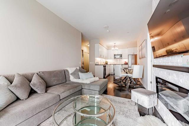 3308 - 7895 Jane St, Condo with 2 bedrooms, 2 bathrooms and 1 parking in Vaughan ON | Image 3