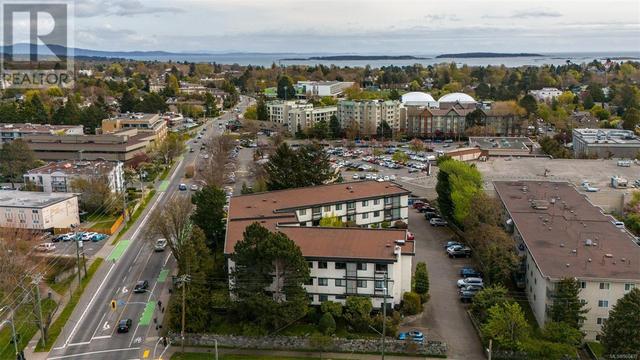 102 - 1975 Lee Ave, Condo with 1 bedrooms, 1 bathrooms and 1 parking in Victoria BC | Image 14