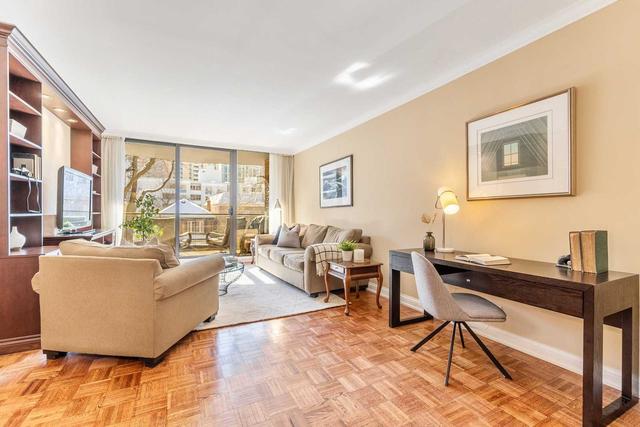 308 - 350 Lonsdale Rd, Condo with 2 bedrooms, 2 bathrooms and 1 parking in Toronto ON | Image 3
