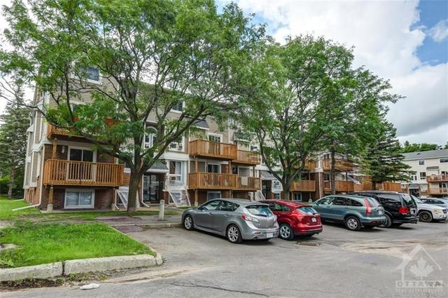 5 - 540 Fenerty Court, Condo with 3 bedrooms, 2 bathrooms and 1 parking in Ottawa ON | Image 3